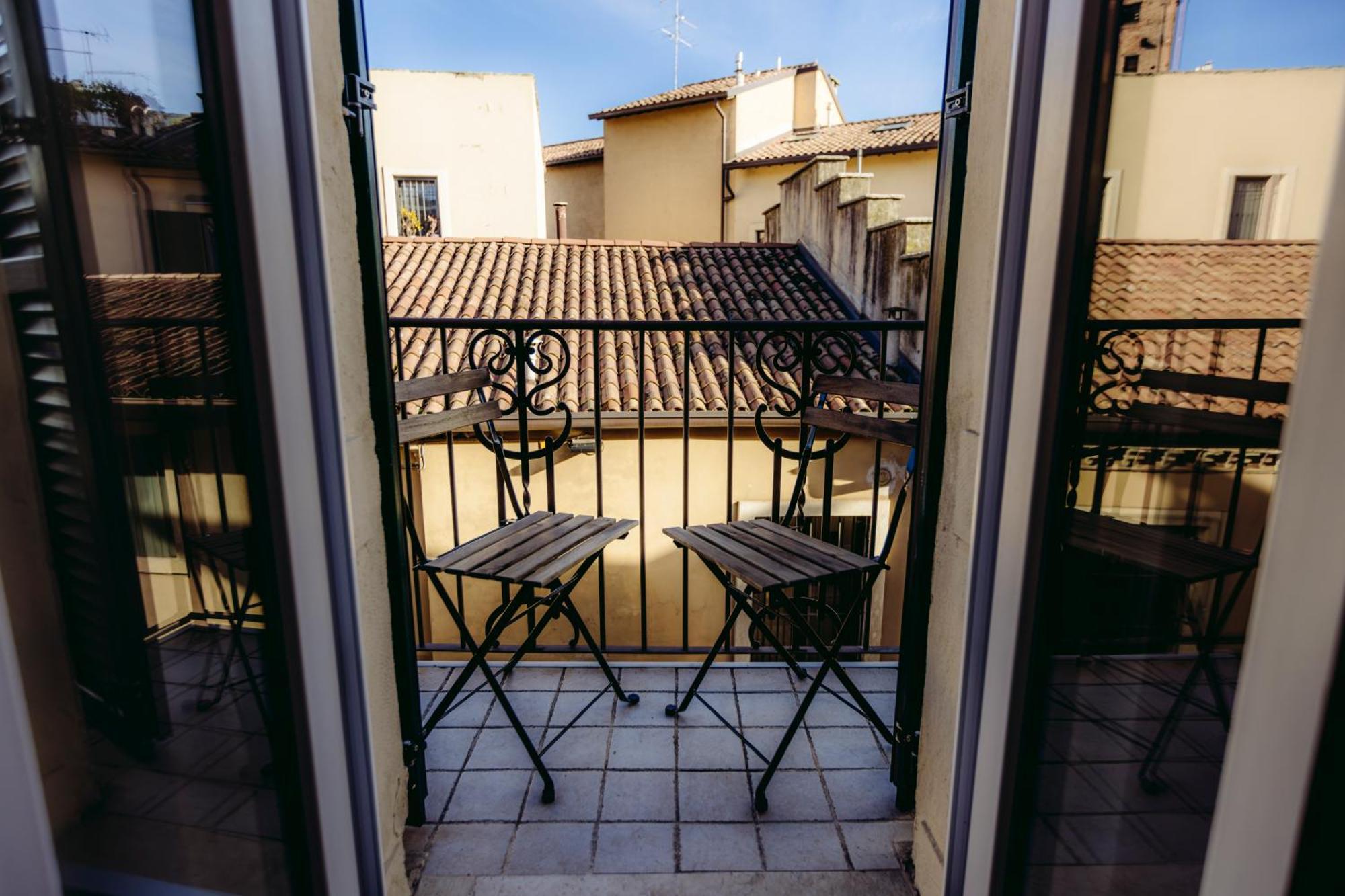 Eap Suites, Verona Exterior foto